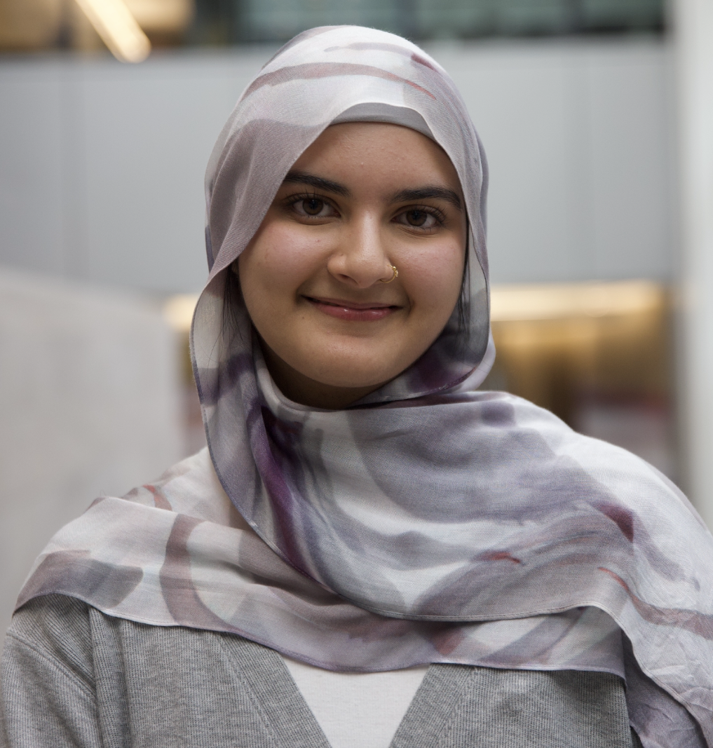 Headshot of Komal Azeem